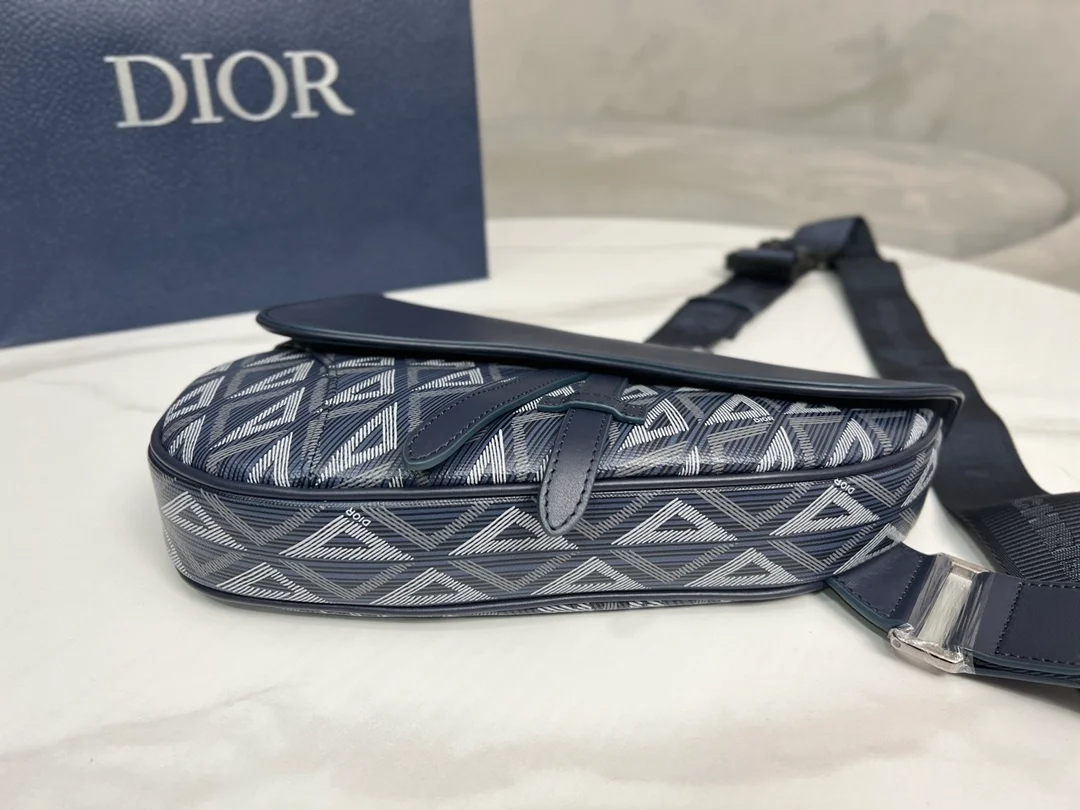 디올 다이아몬드 캔버스 새들 백 네이비