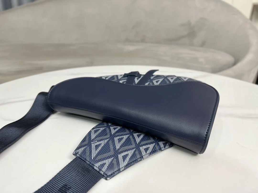 디올 다이아몬드 캔버스 새들 백 네이비