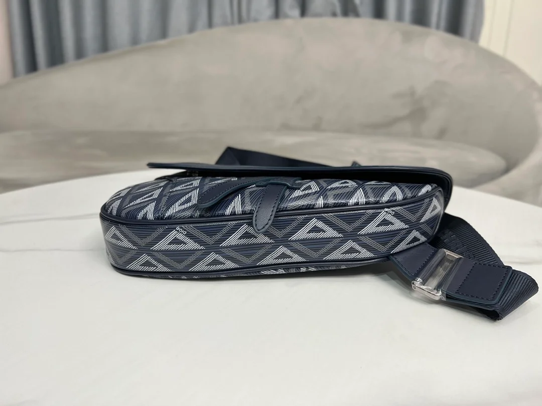 디올 다이아몬드 캔버스 새들 백 네이비