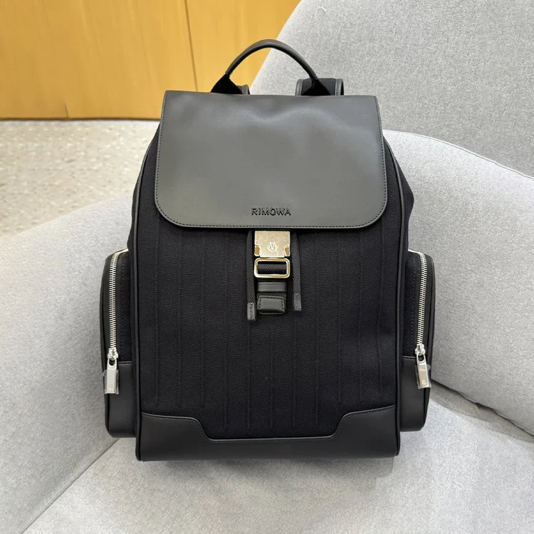 리모와 플랩 백팩