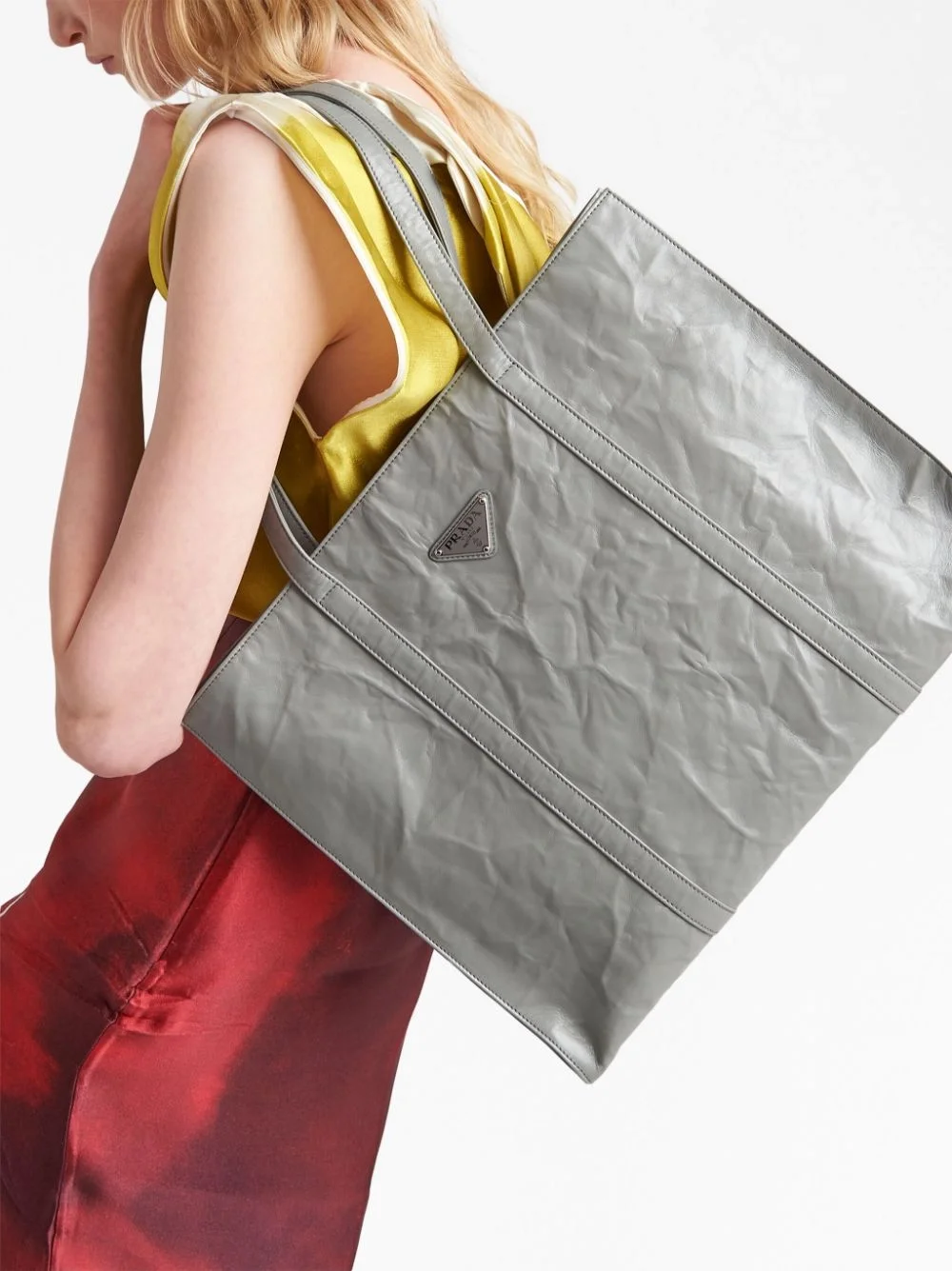 프라다 라지 엔틱 나파 토트백 그레이