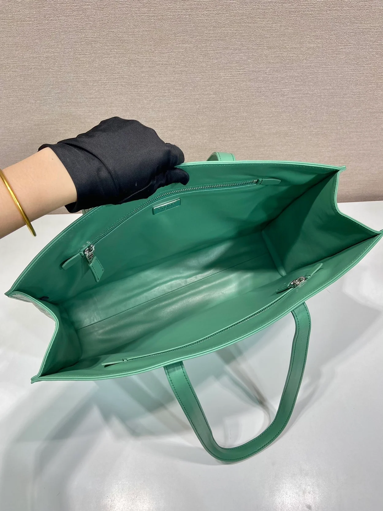 프라다 라지 엔틱 나파 토트백 그린