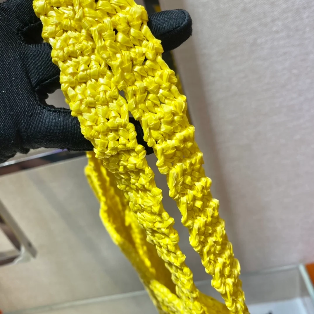 프라다 크로셰 토트백 옐로우