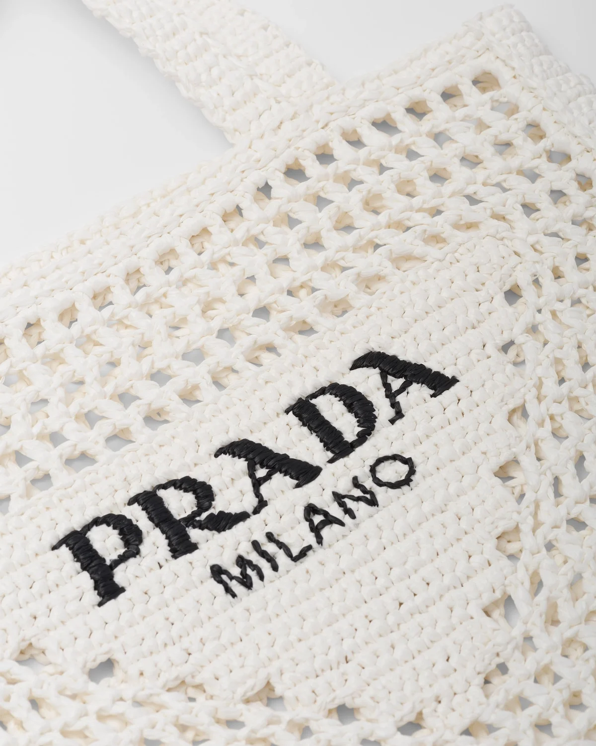 프라다 크로셰 토트백 화이트