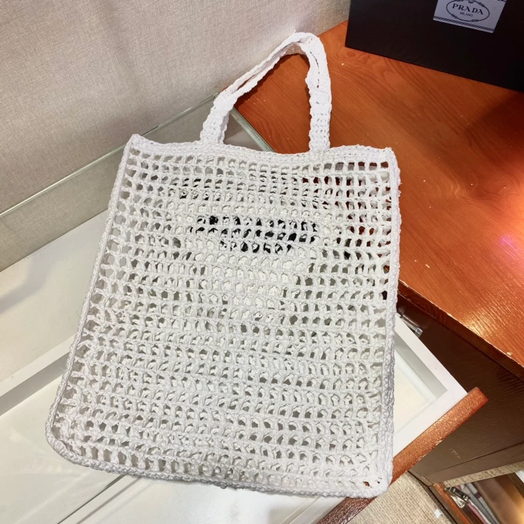 프라다 크로셰 토트백 화이트