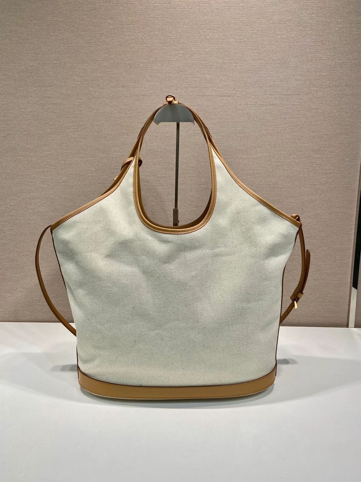 프라다 리넨 레더 라지 버클백