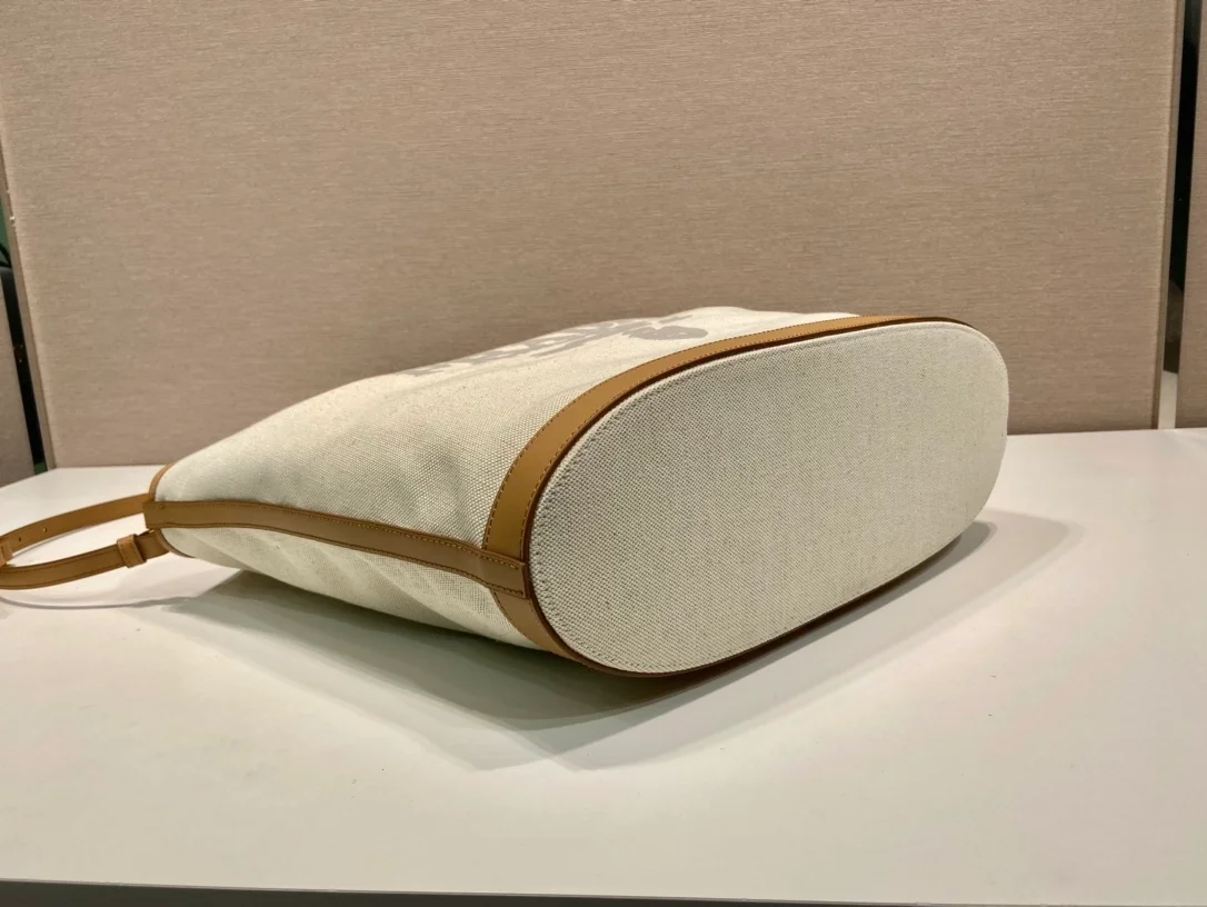 프라다 리넨 레더 라지 버클백