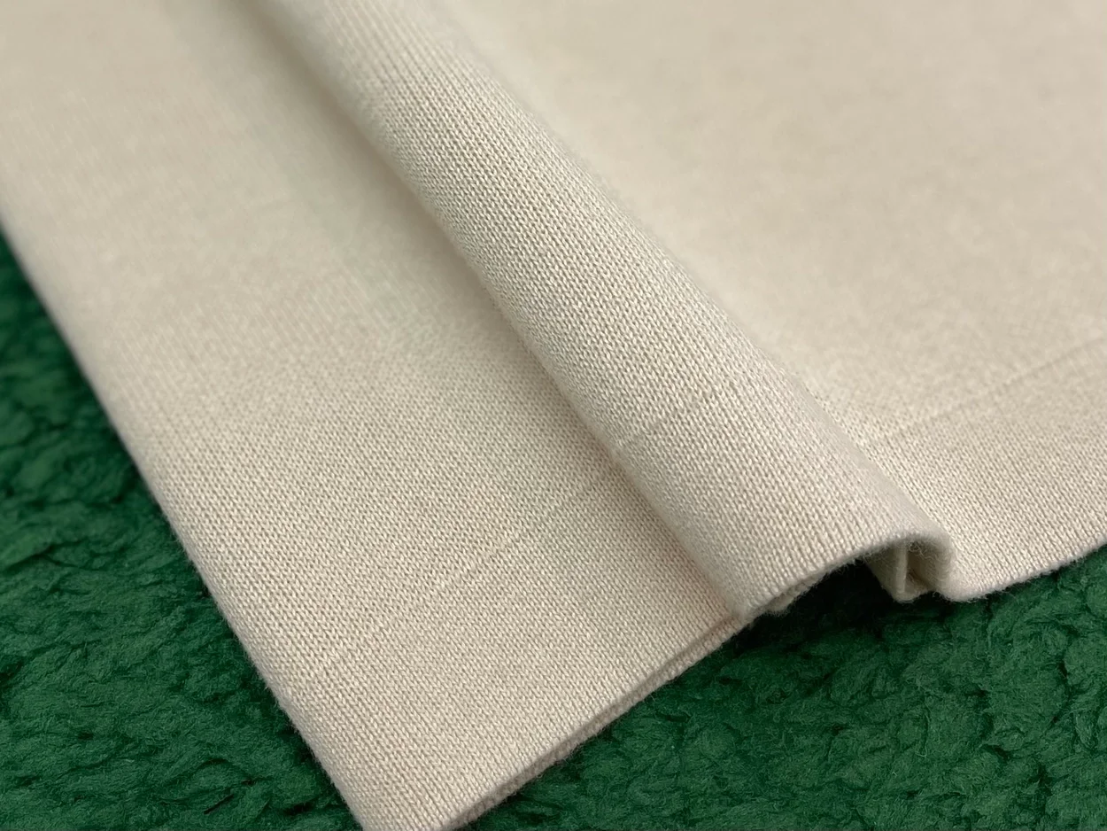 루이비통 모노그램 엠보싱 니트 반팔 셔츠