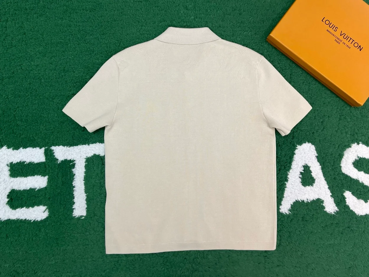 루이비통 모노그램 엠보싱 니트 반팔 셔츠