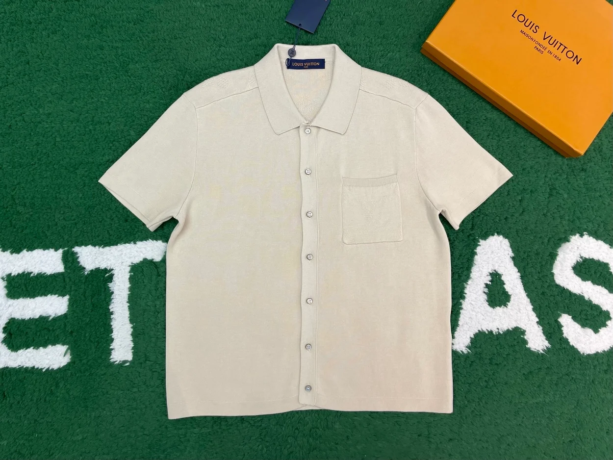 루이비통 모노그램 엠보싱 니트 반팔 셔츠