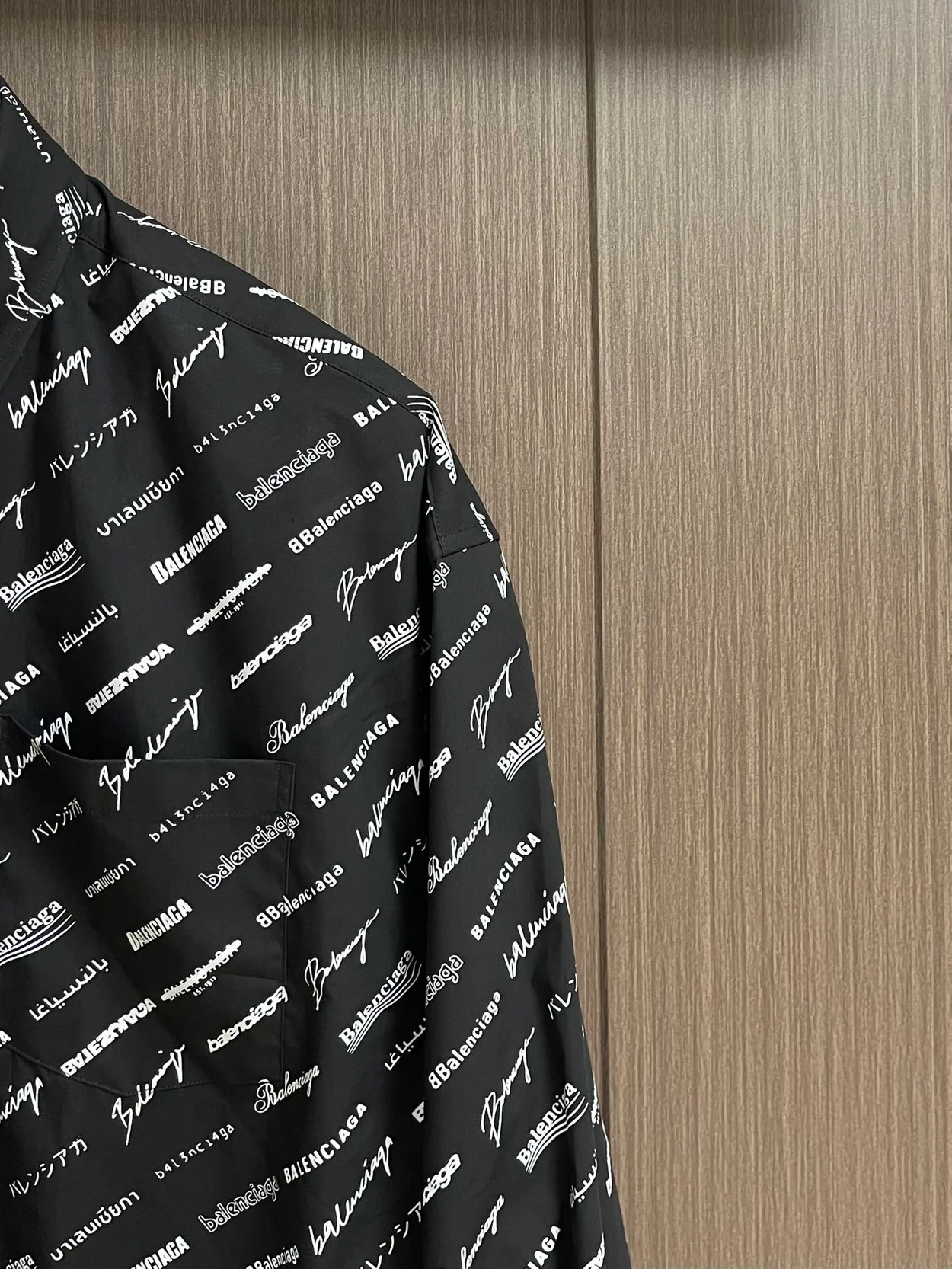 발렌시아가 로고매니아 라지 핏 올 오버 셔츠