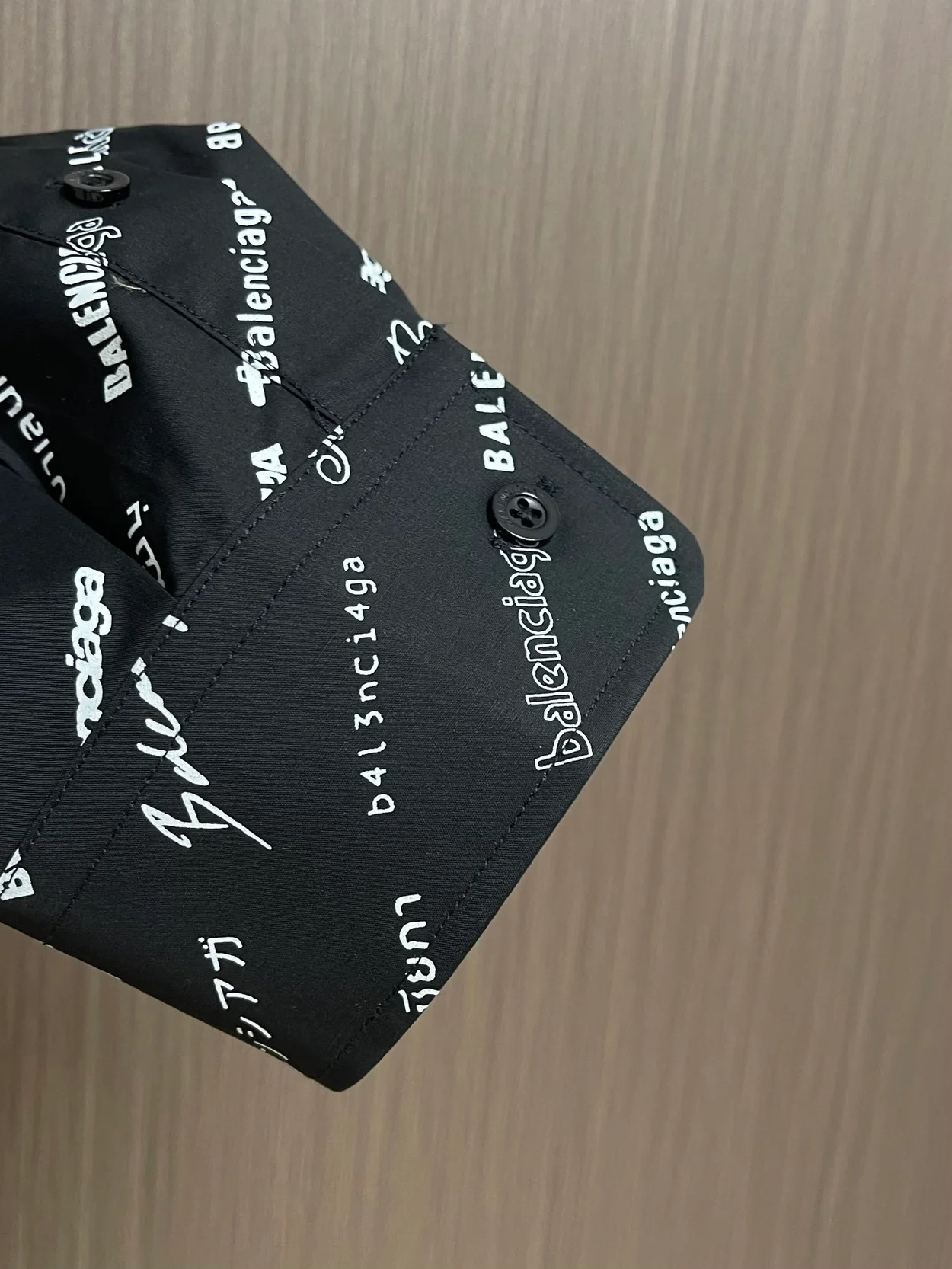 발렌시아가 로고매니아 라지 핏 올 오버 셔츠