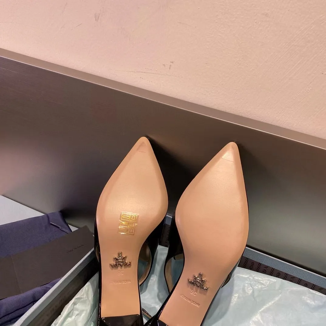 프라다 23FW 슬링백 펌프스