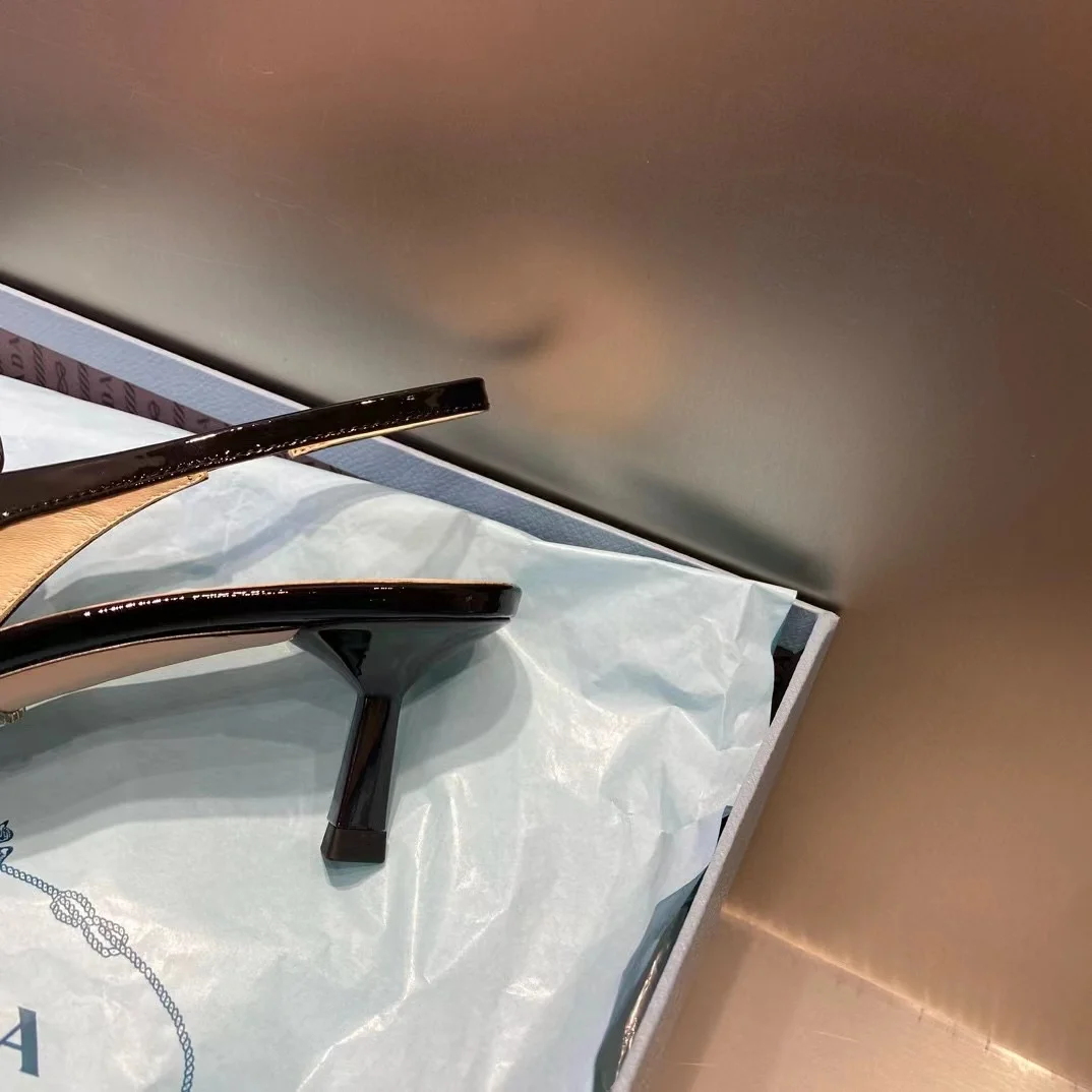 프라다 23FW 슬링백 펌프스