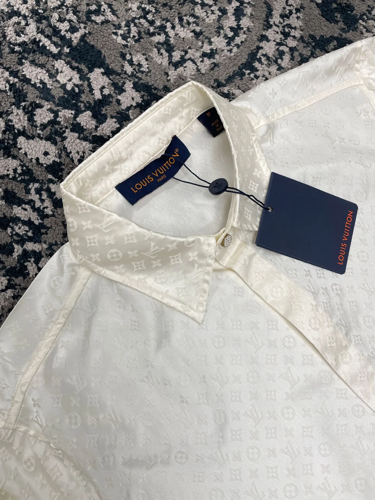 루이비통 모노그램 롱슬리브 실크 셔츠 화이트