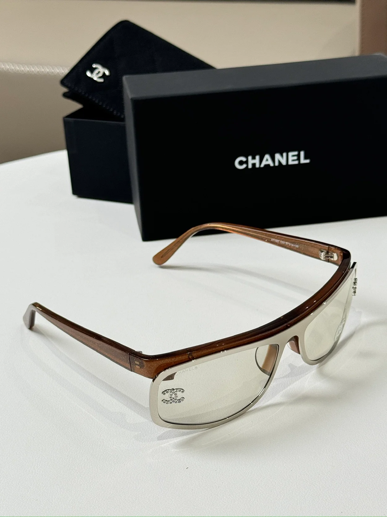 샤넬 SHIELD SUNGLASSES (4color)