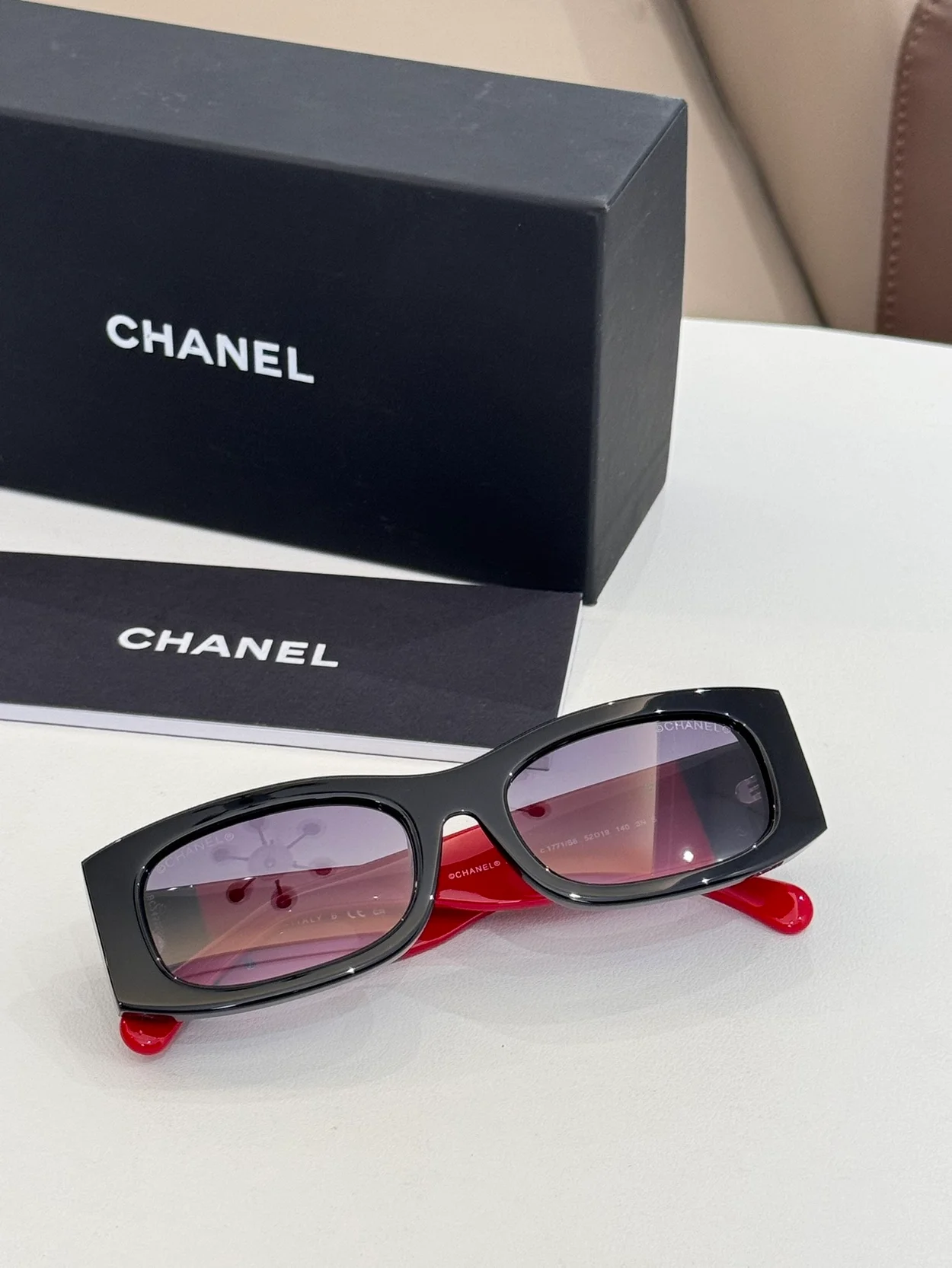 샤넬 SUNGLASSES A71619 X02016 S5628 (5color)