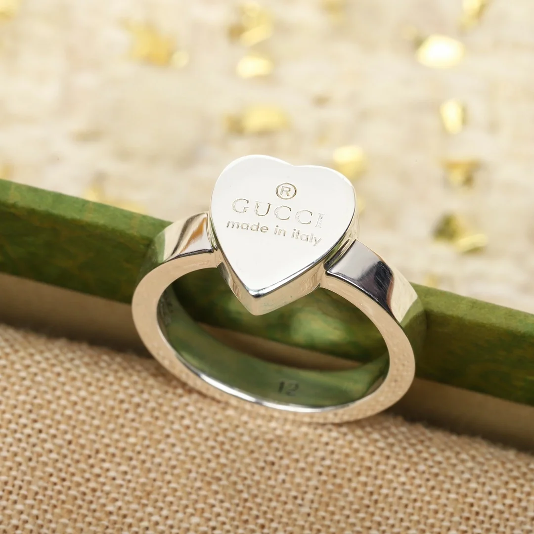 구찌 트레이드마크 하트 펜던트 반지 4mm