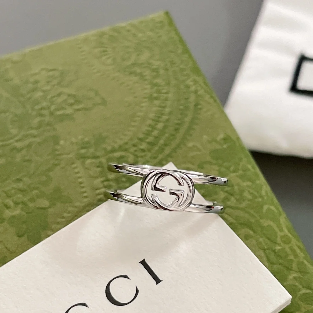 구찌 인터로킹 씬 오픈 밴드 반지 6mm