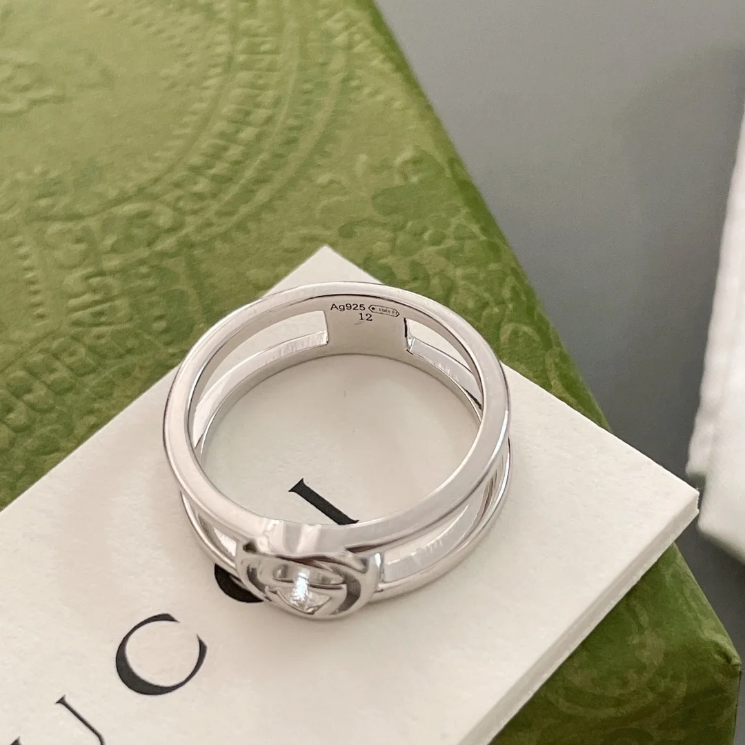 구찌 인터로킹 씬 오픈 밴드 반지 6mm