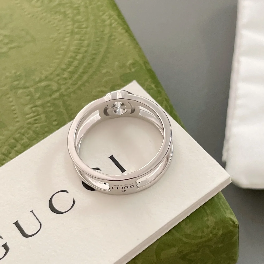 구찌 인터로킹 씬 오픈 밴드 반지 6mm