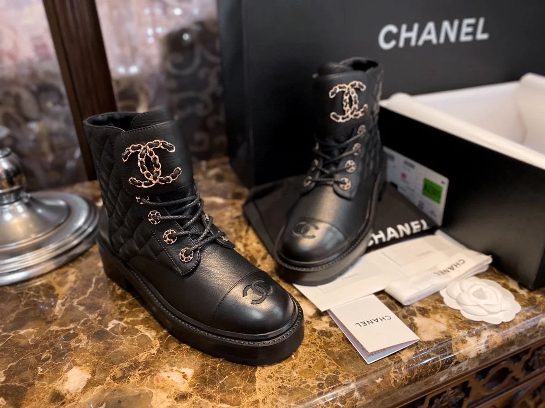 샤넬 퀄티드 범캣 부츠 블랙 레더