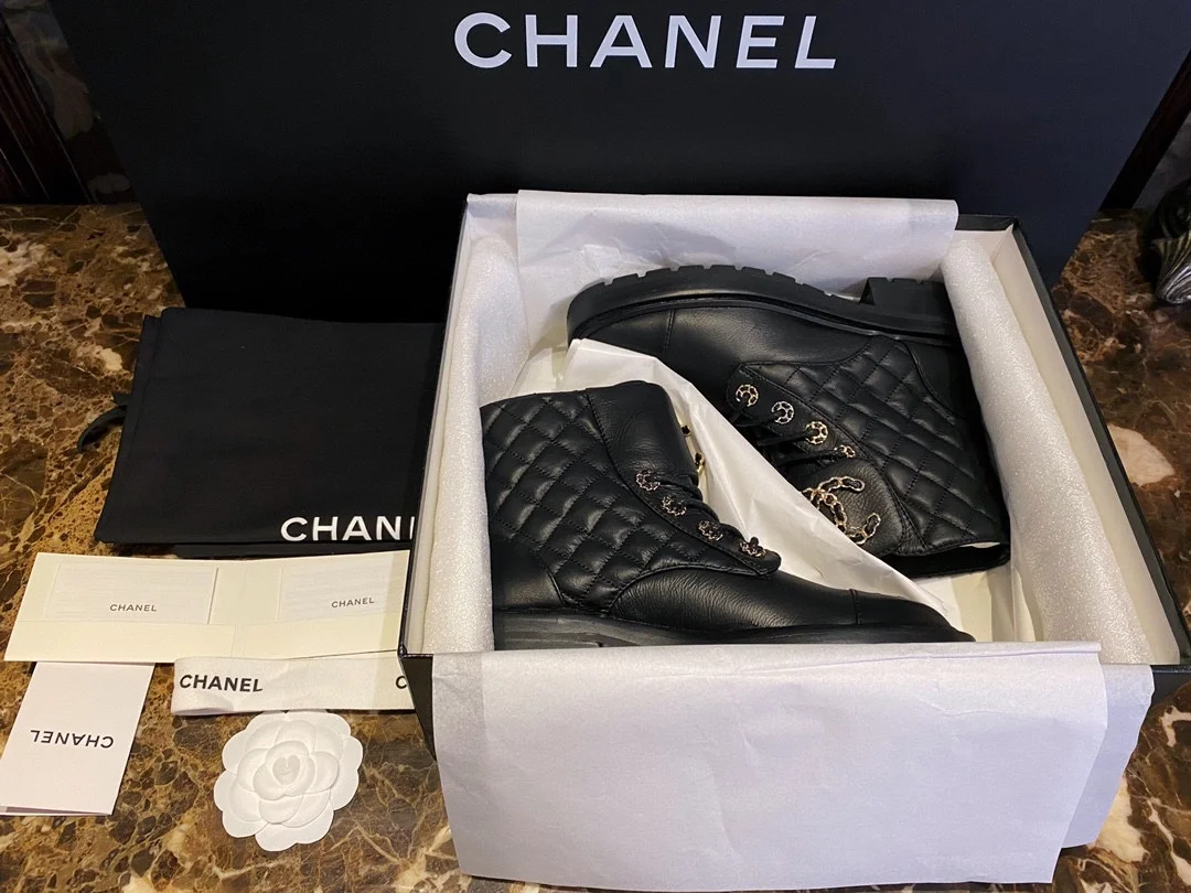 샤넬 퀄티드 범캣 부츠 블랙 레더