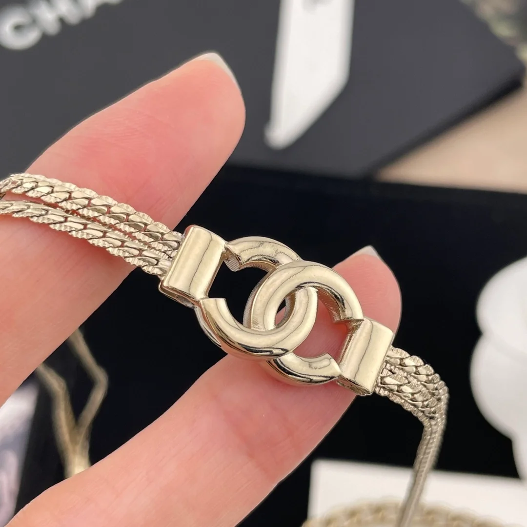 샤넬 메탈 초커 목걸이 골드