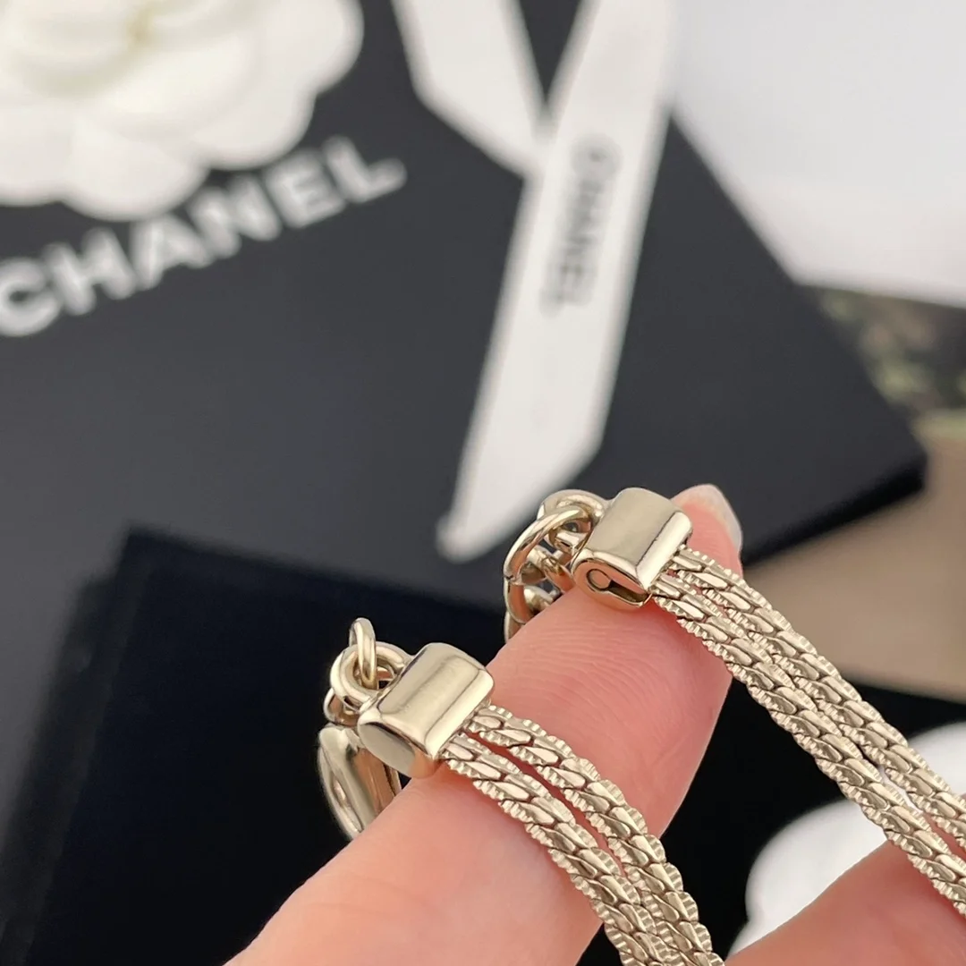 샤넬 메탈 초커 목걸이 골드