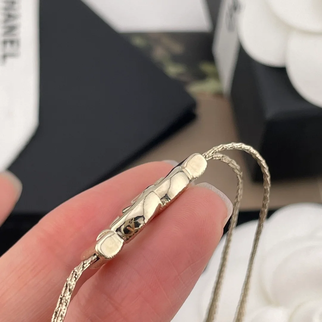 샤넬 메탈 초커 목걸이 골드