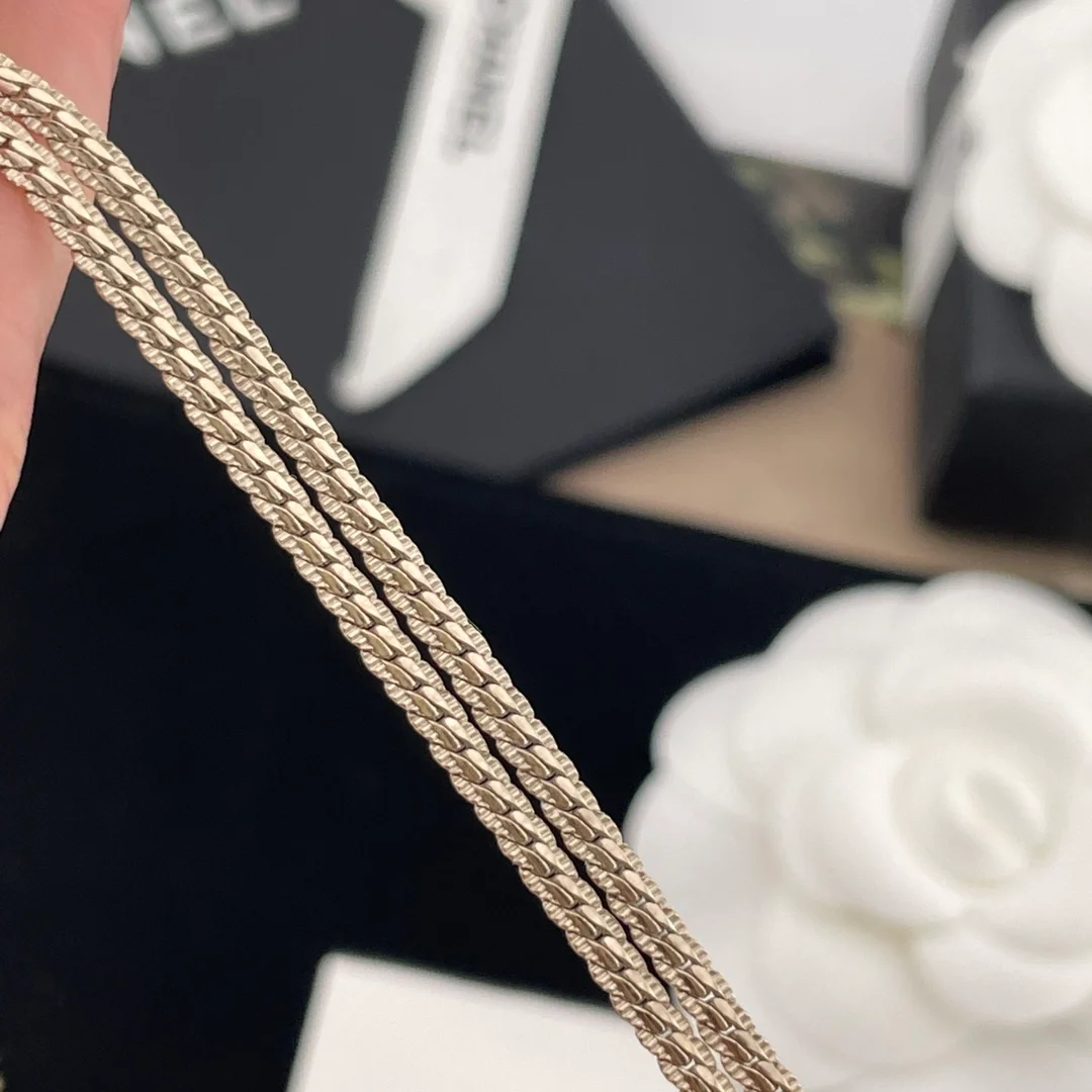 샤넬 메탈 초커 목걸이 골드