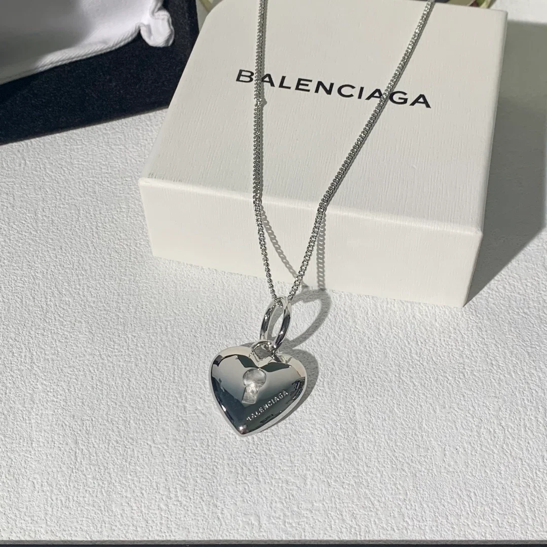 발렌시아가 아무르 하트 네크리스 실버