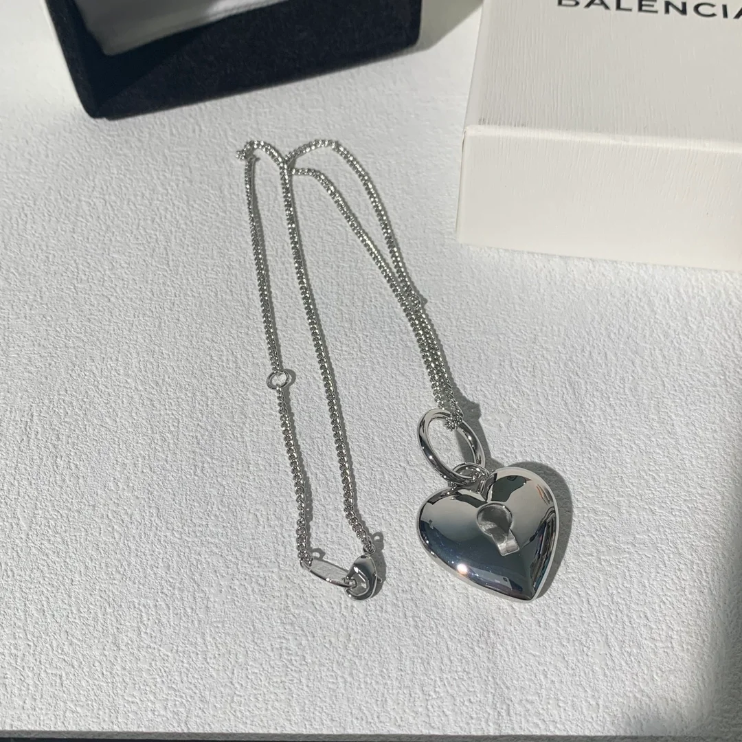 발렌시아가 아무르 하트 네크리스 실버