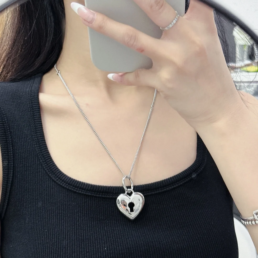 발렌시아가 아무르 하트 네크리스 실버