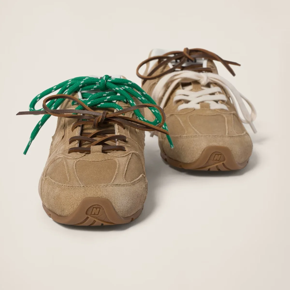 뉴발란스 X 미우미우 스웨이드 메쉬 스니커즈