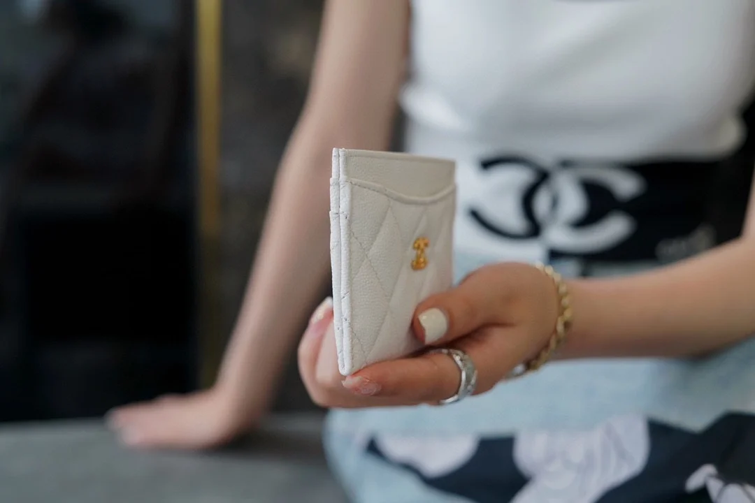 샤넬 클래식 카드 홀더 화이트