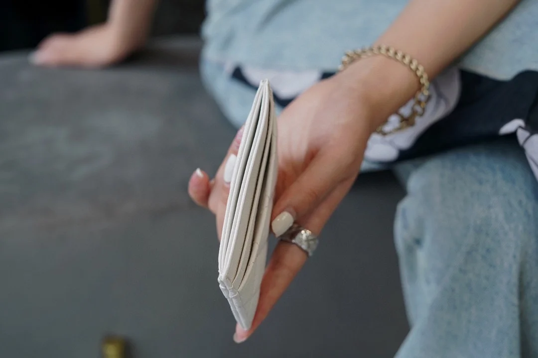 샤넬 클래식 카드 홀더 화이트