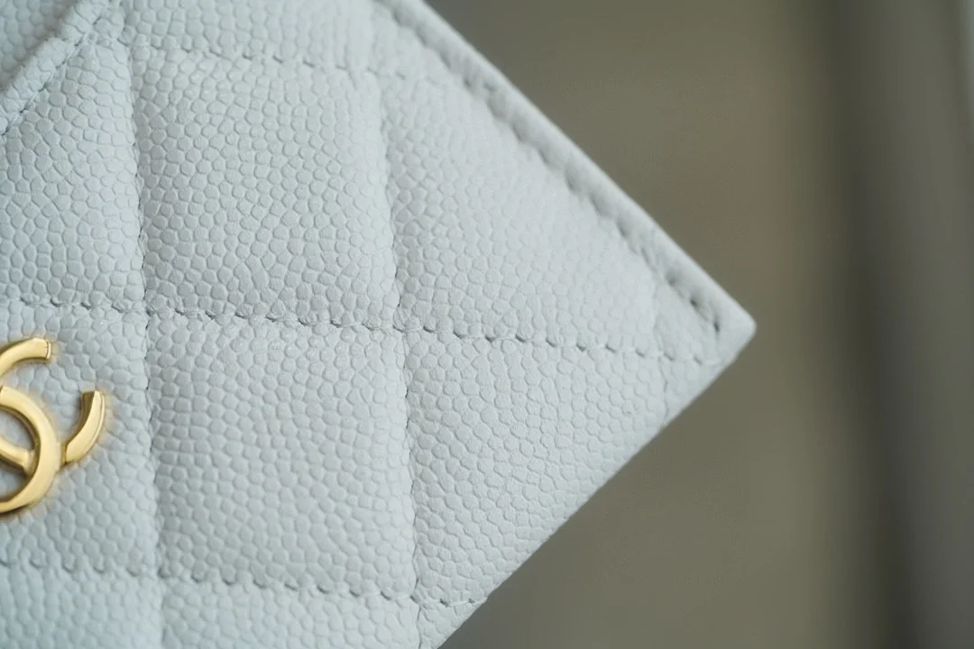 샤넬 클래식 카드 홀더 화이트