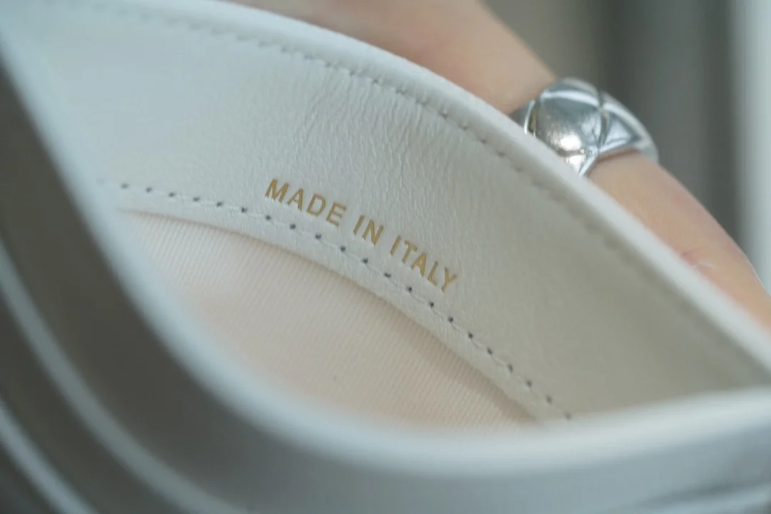 샤넬 클래식 카드 홀더 화이트