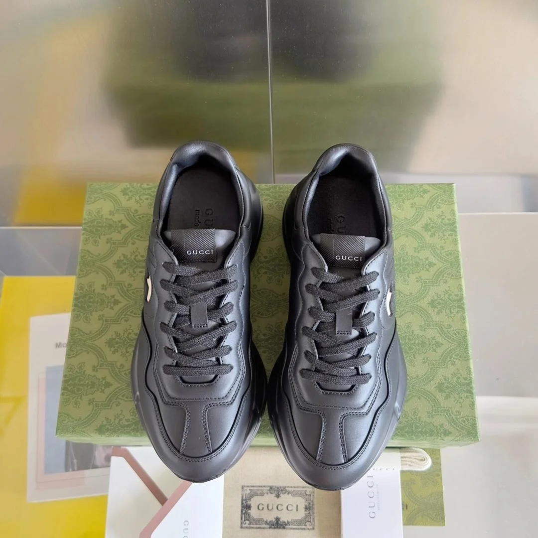 구찌 라이톤 인터로킹 G 스니커즈 블랙