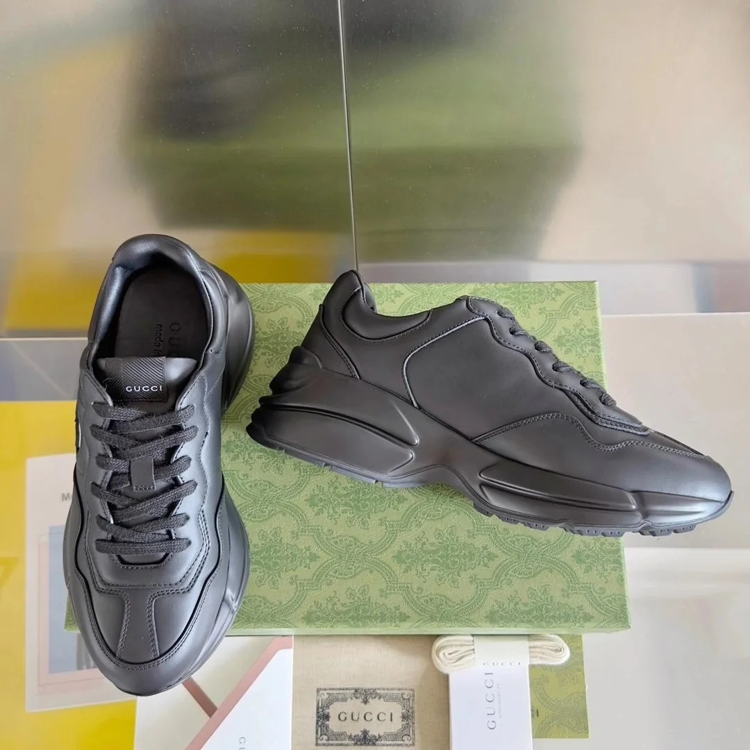구찌 라이톤 인터로킹 G 스니커즈 블랙