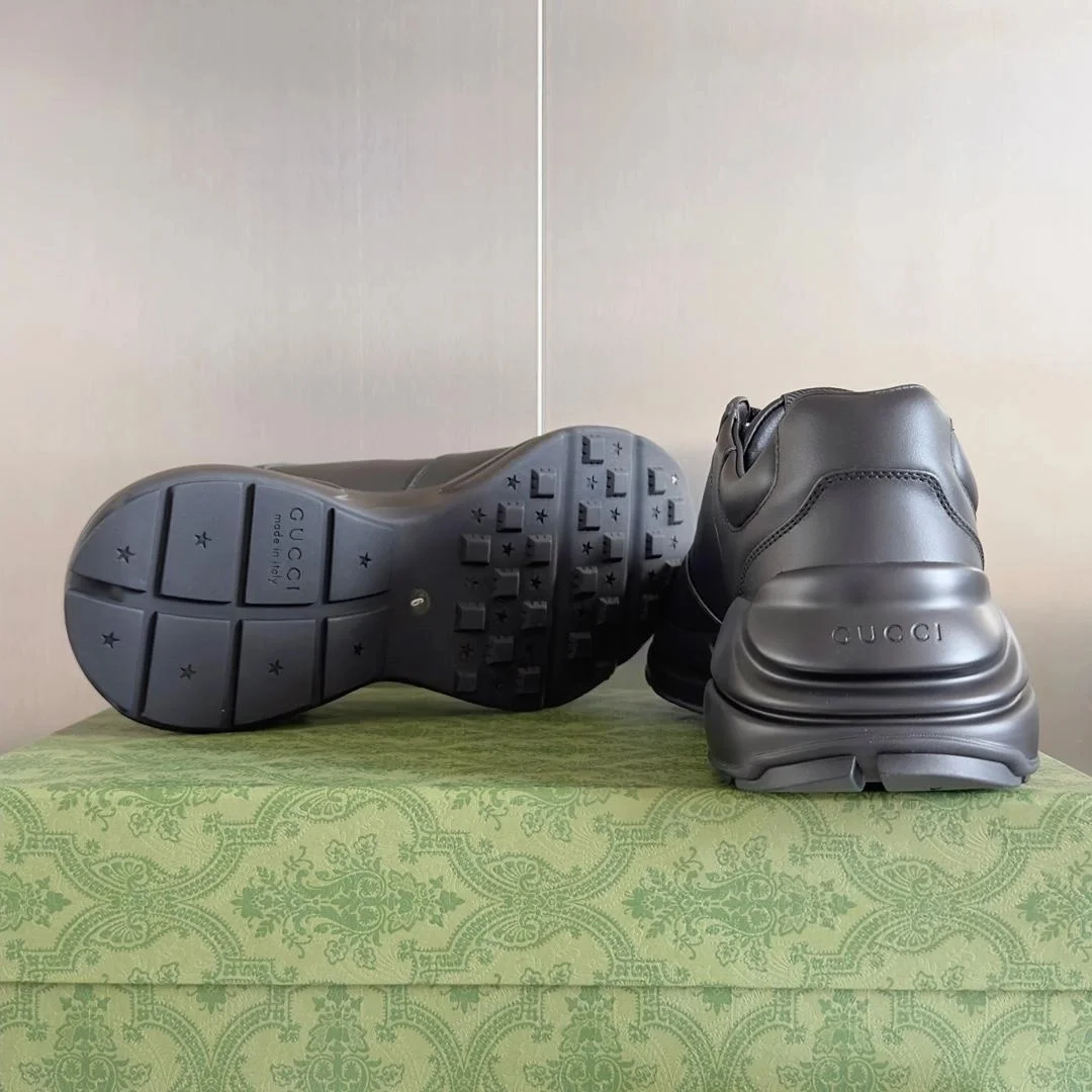 구찌 라이톤 인터로킹 G 스니커즈 블랙