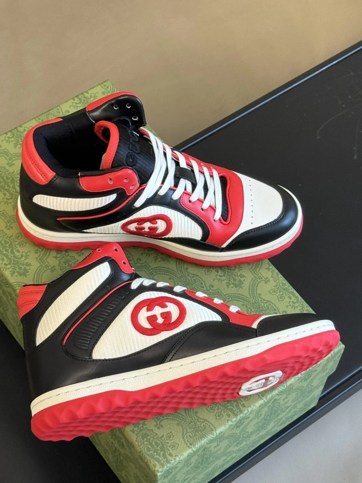 구찌 MAC80 하이탑 스니커즈 블랙 레드