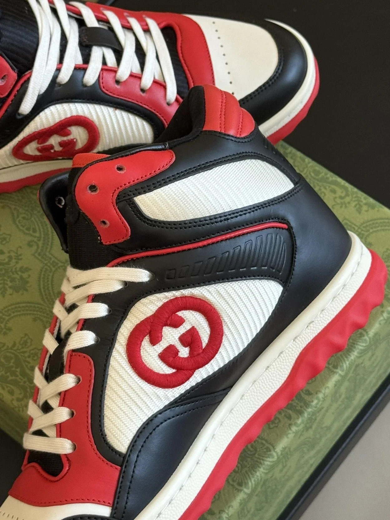 구찌 MAC80 하이탑 스니커즈 블랙 레드