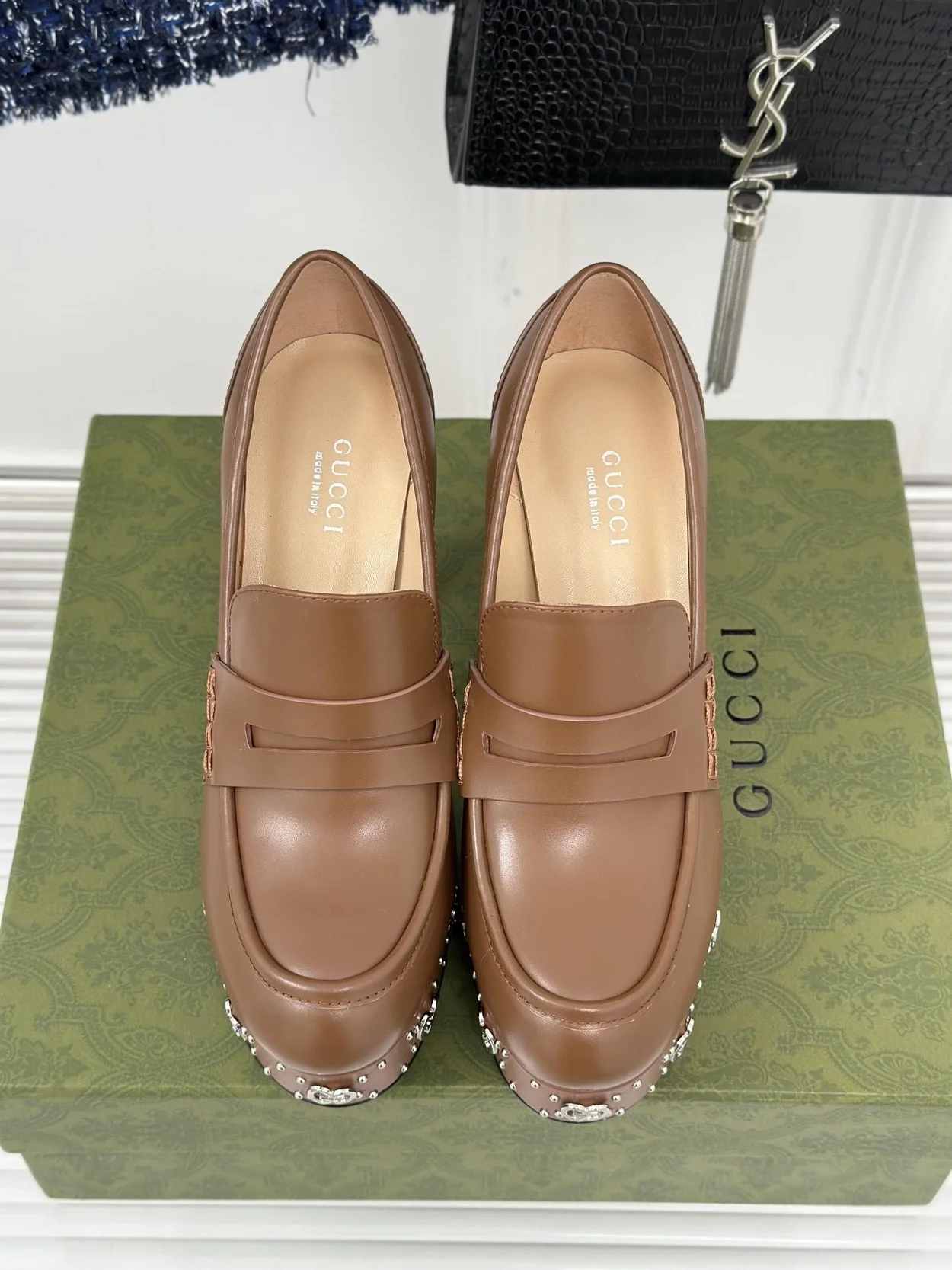 구찌 GG 스터드 플랫폼 로퍼 브라운