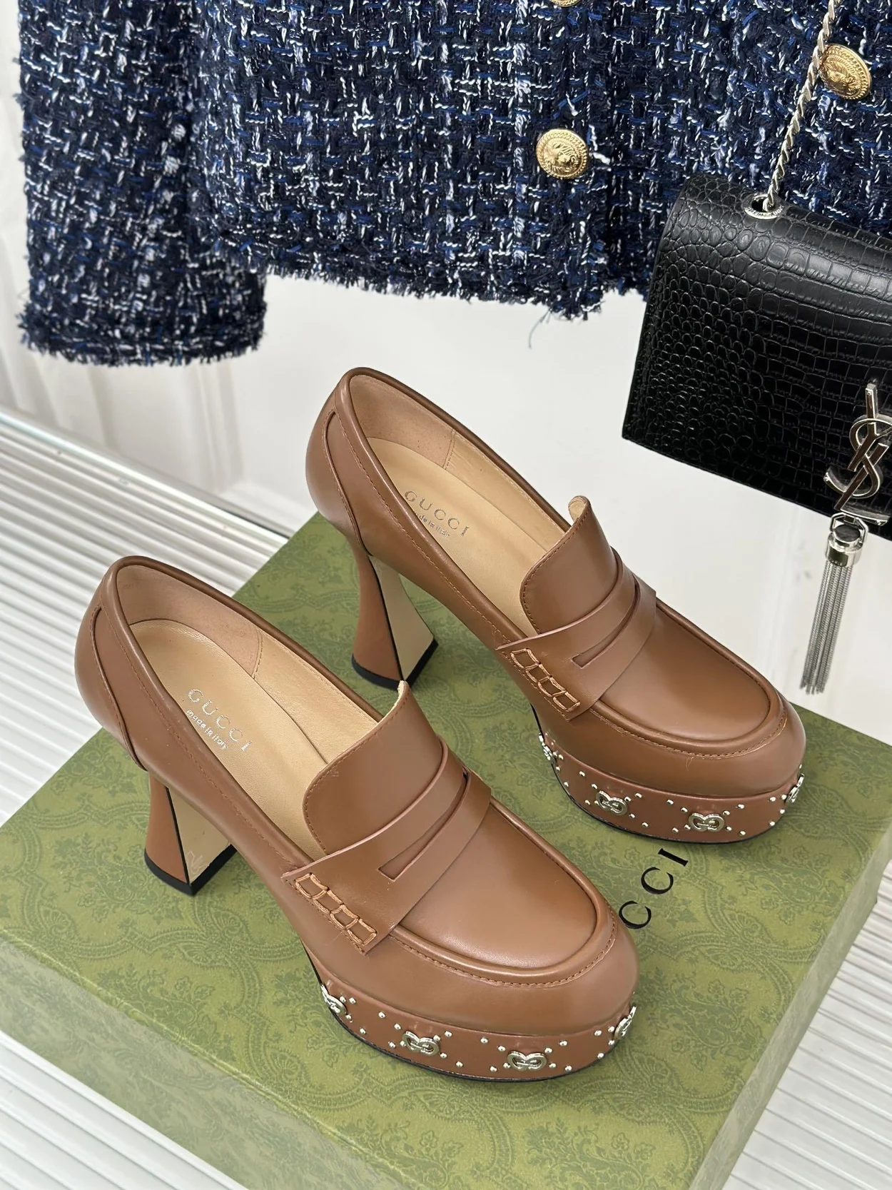 구찌 GG 스터드 플랫폼 로퍼 브라운