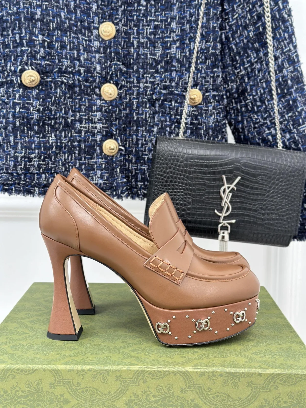 구찌 GG 스터드 플랫폼 로퍼 브라운