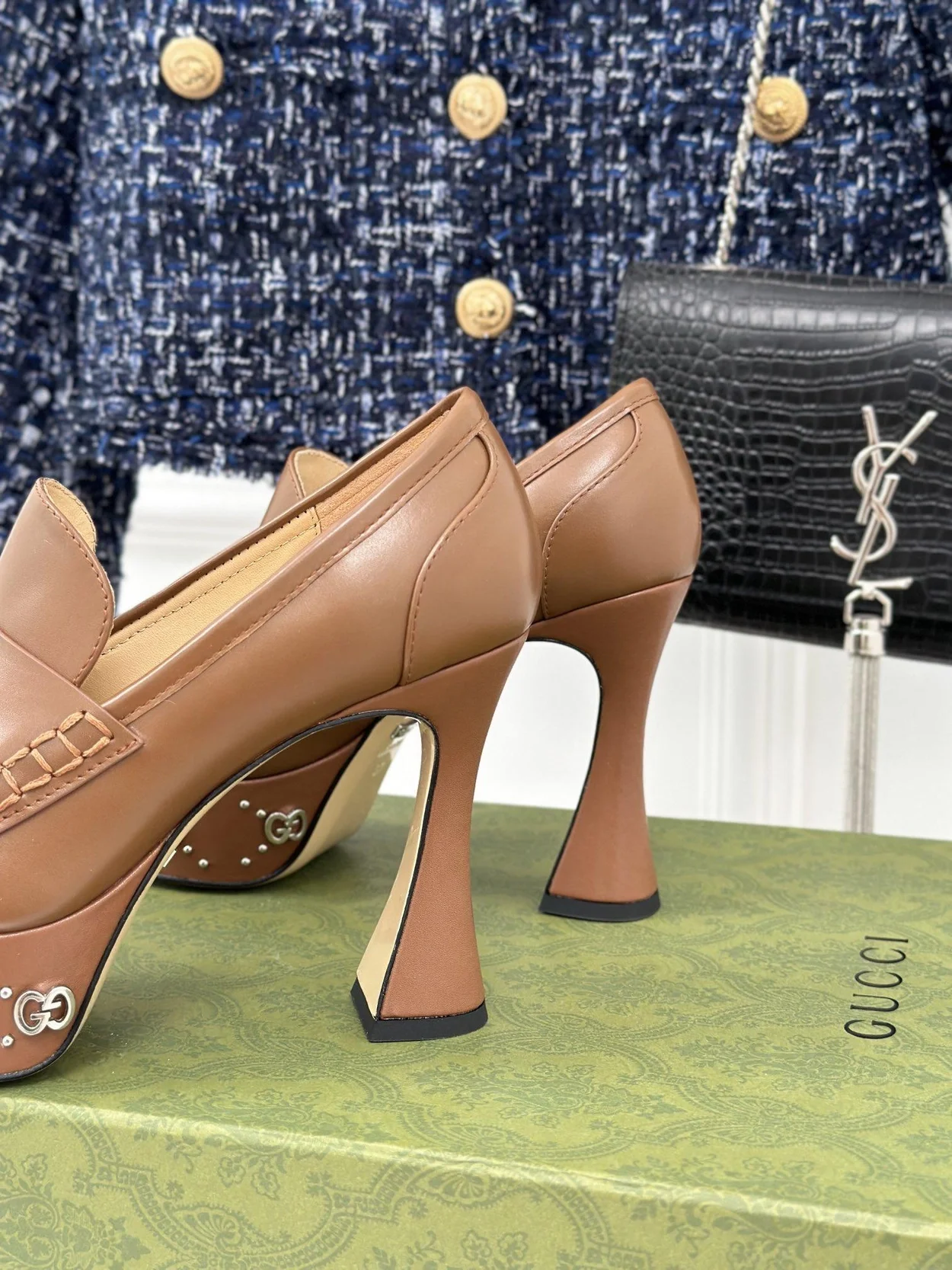 구찌 GG 스터드 플랫폼 로퍼 브라운