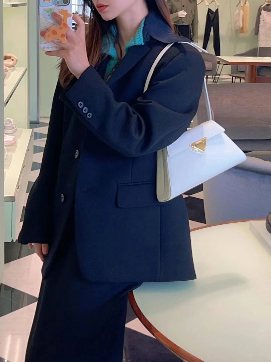 프라다 브러쉬드 레더 숄더백1BD343