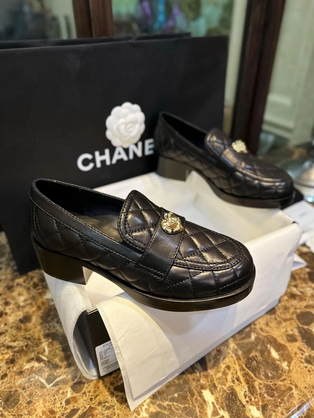 샤넬 CC 퀼티드 골드 하트 로퍼 블랙